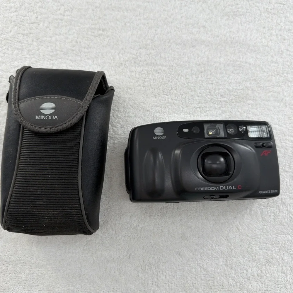 Minolta Freedom Dual C AF 35mm Film Point And Shoot Camera Untested w/ Case